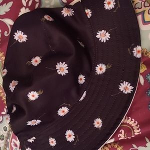 Alice and Olivia Daisy Print Bucket Hat